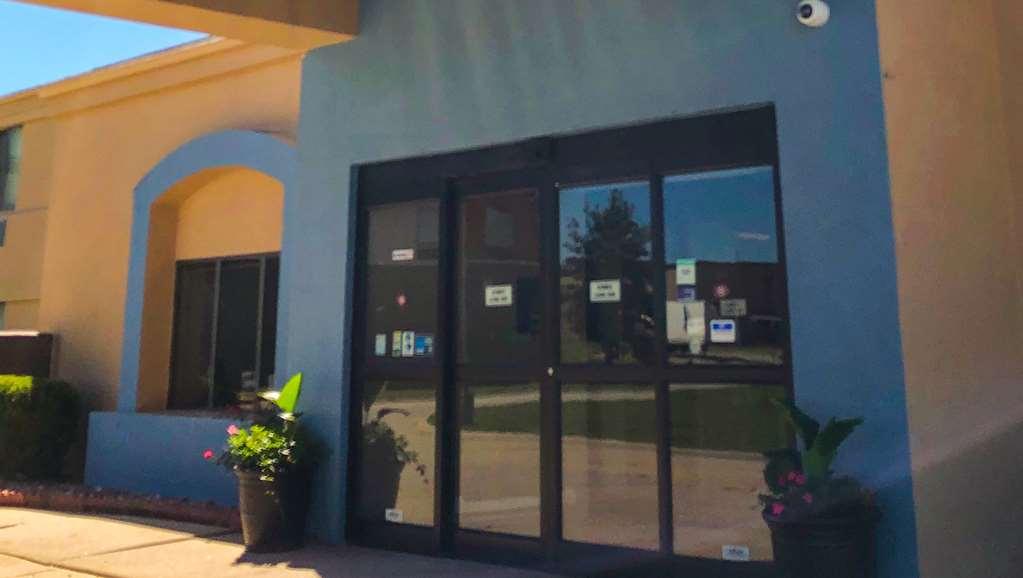 Oyo Hotel Lincoln Airport Ne, Hwy 80 Εξωτερικό φωτογραφία