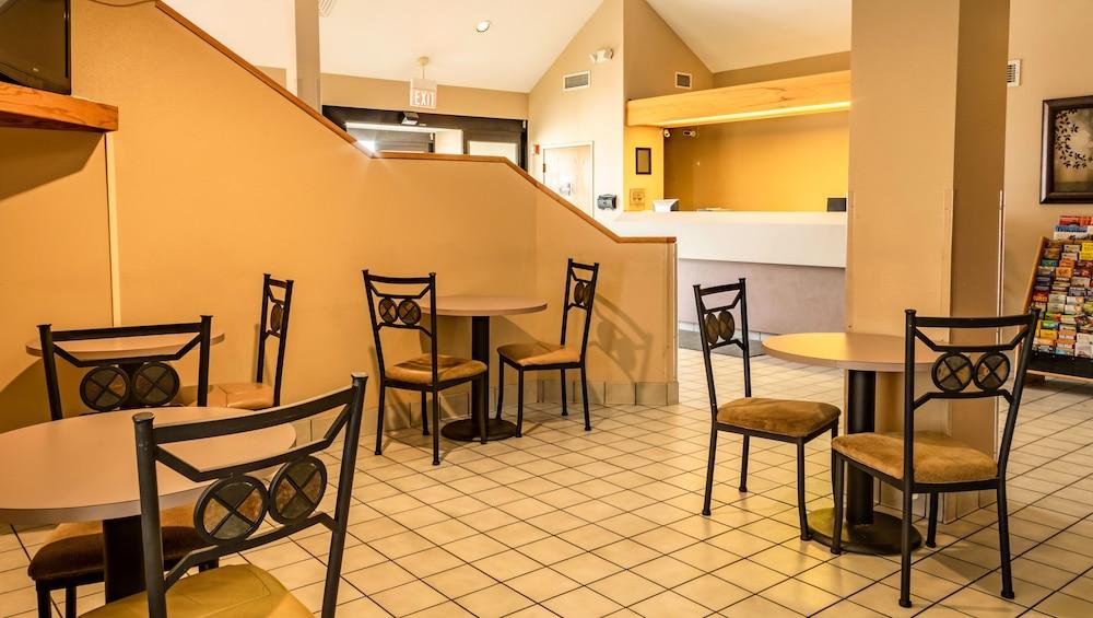 Oyo Hotel Lincoln Airport Ne, Hwy 80 Εξωτερικό φωτογραφία