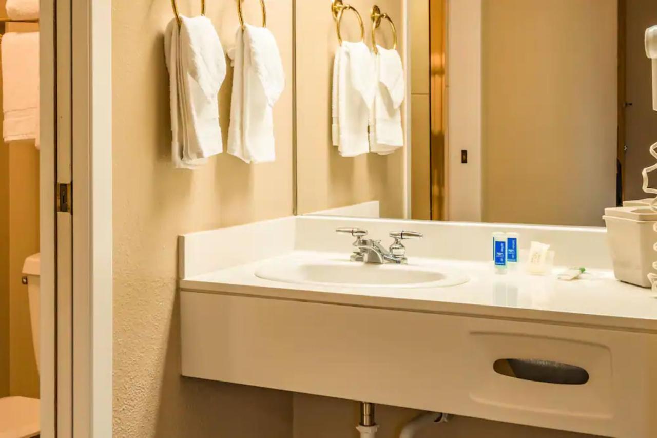 Oyo Hotel Lincoln Airport Ne, Hwy 80 Εξωτερικό φωτογραφία